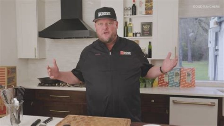 Bagan Kelahiran Astrologi untuk Beau MacMillan (Chef) 2024