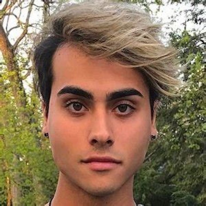 Darius Dobre (YouTube Star) - Age, Birthday, Bio, Facts, Family, Net Worth, Height & More