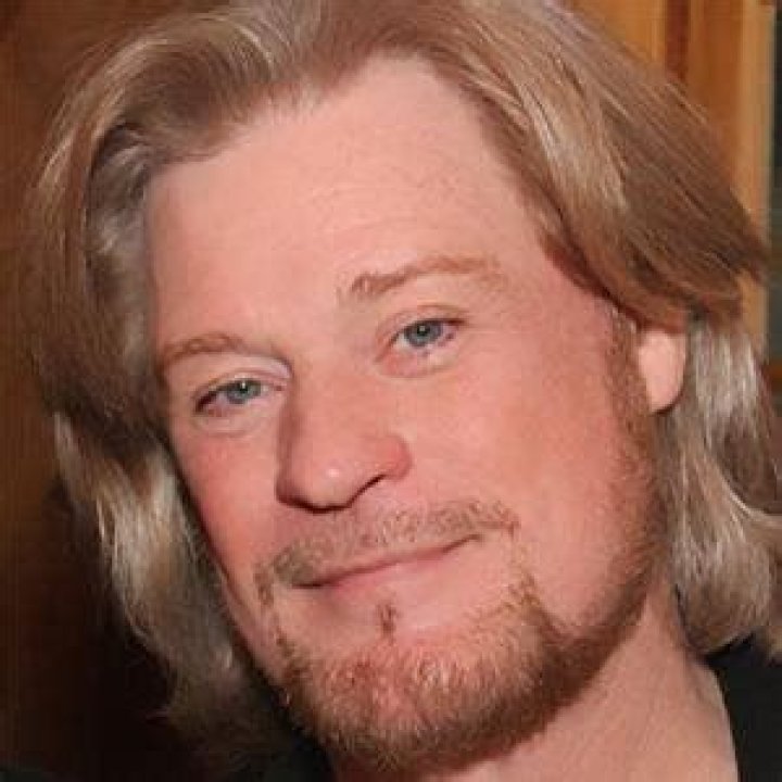 Daryl Hall (Rock Singer) - Age, Birthday, Bio, Facts, Family, Net Worth, Height & More