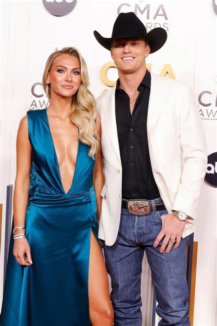 Dean Devlin Biography, Age, Height, Wife, Net Worth, Family