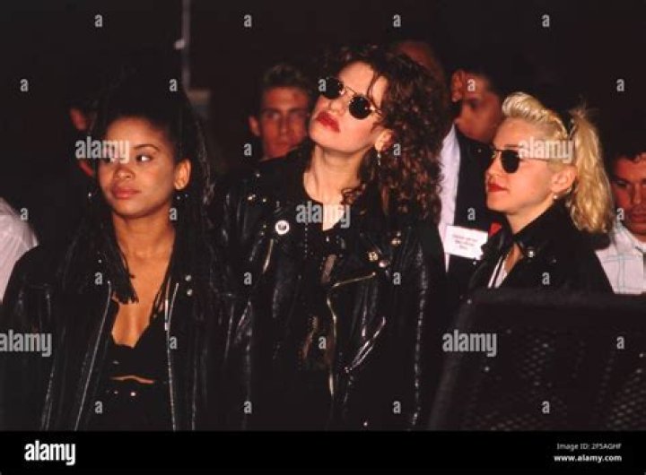 Did Madonna and Sandra Bernhard date?