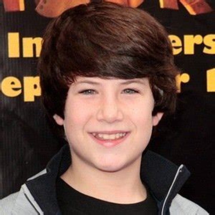 Dylan Minnette (TV Actor) - Age, Birthday, Bio, Facts, Family, Net Worth, Height & More