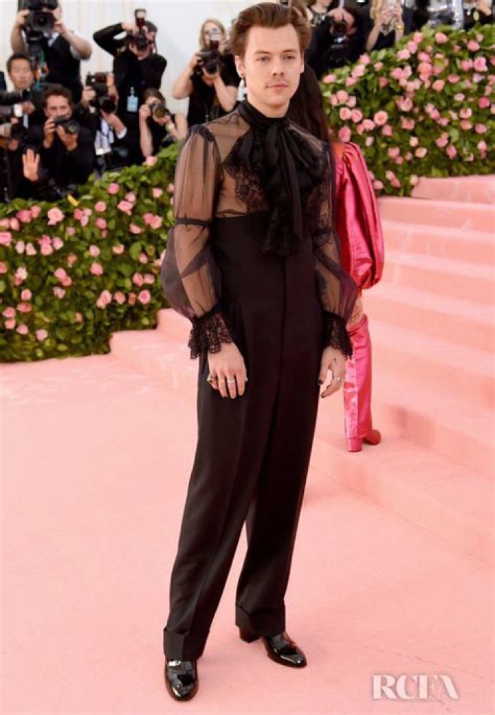 Harry Styles’ Subtle 2019 Met Gala Look From Gucci Is All About Pearl and Lace