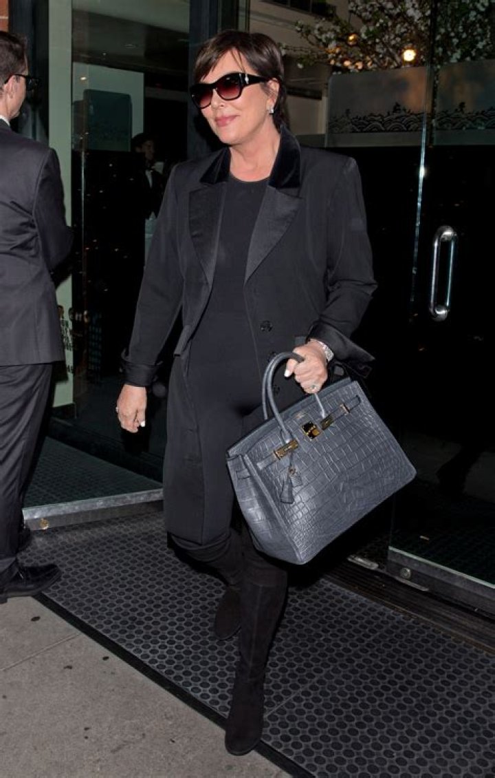 Hot Mama! Kris Jenner Shows Off Her Curves in All Black ‘Fit