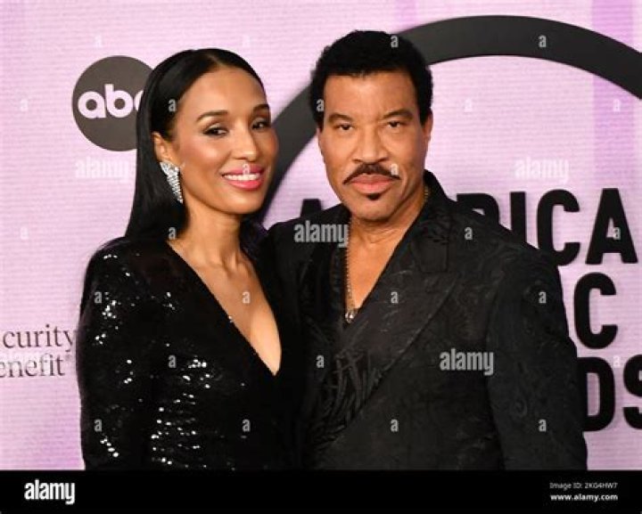 How long has Lionel Richie and Lisa Parigi been together?