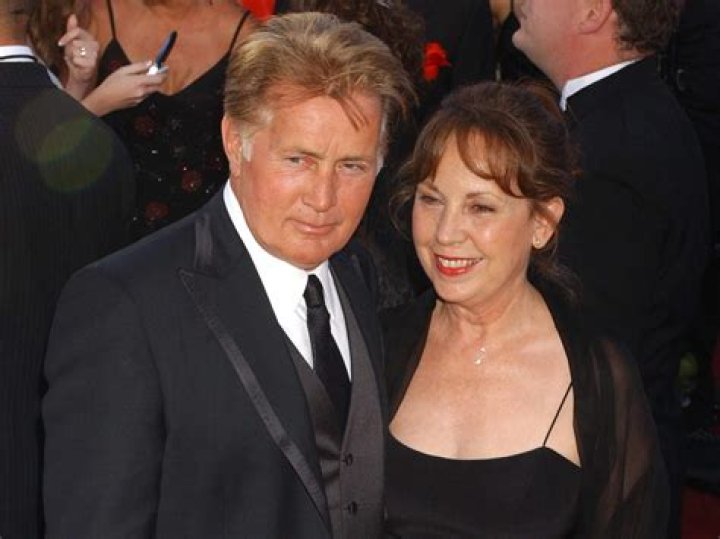 How Much Is Kevin Cheveldayoff Salary? Wife Janet And Net Worth