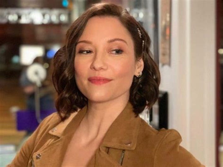 How tall is Chyler Leigh