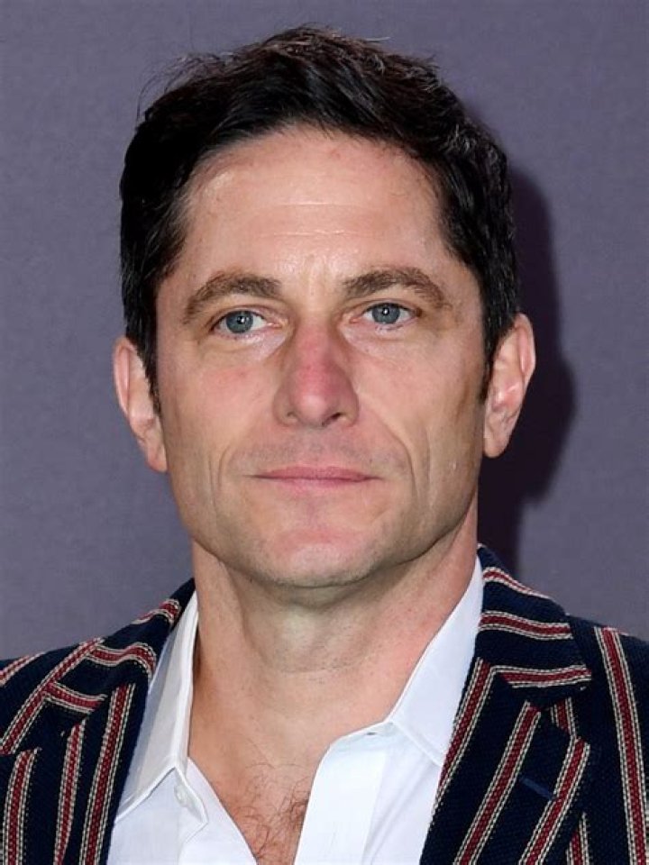 How tall is David Conrad