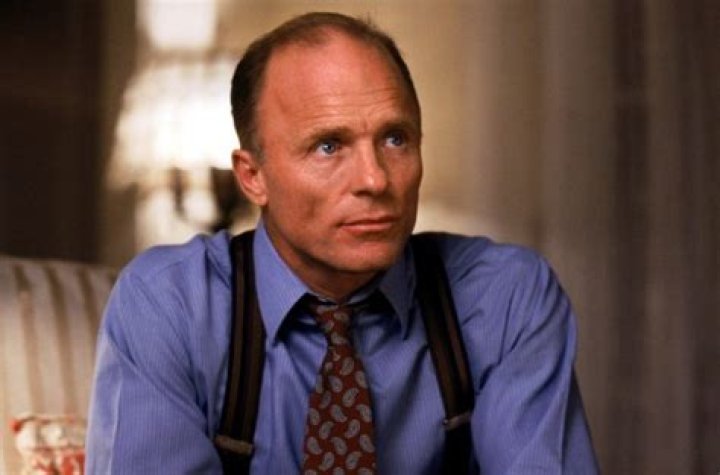 How tall is Ed Harris