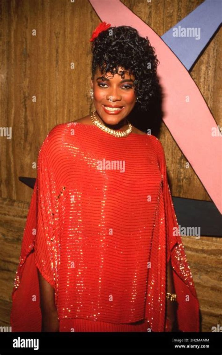 Hvað græðir Loretta Devine mikið?