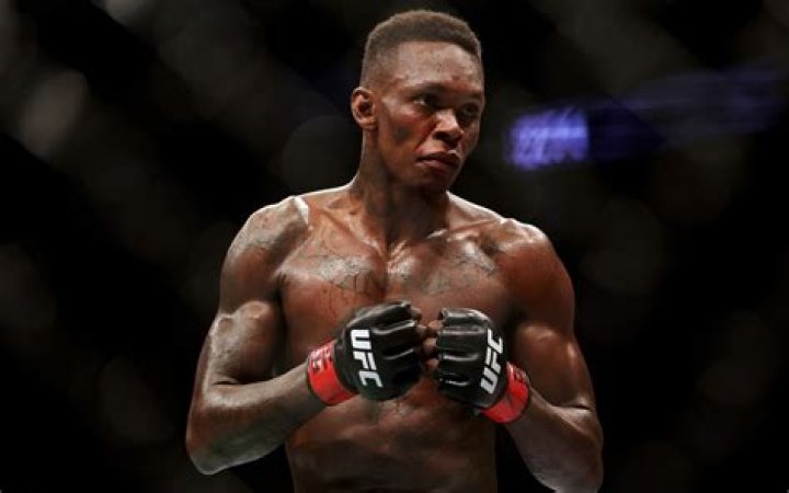 مخطط ولادة علم التنجيم لـ Israel Adesanya (MMA Fighter) 2024
