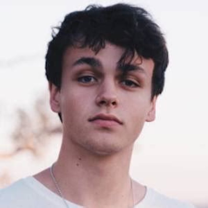 Jonah Marais (Pop Singer) - Age, Birthday, Bio, Facts, Family, Net Worth, Height & More