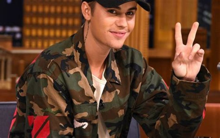 Justin Bieber Brings Six Bodyguards to the Dentist For “Emotional Support”