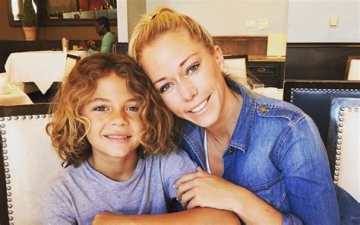Kendra Wilkinson Says She Signed Last Divorce Paper On Friday: ‘I Gave It All I Got’