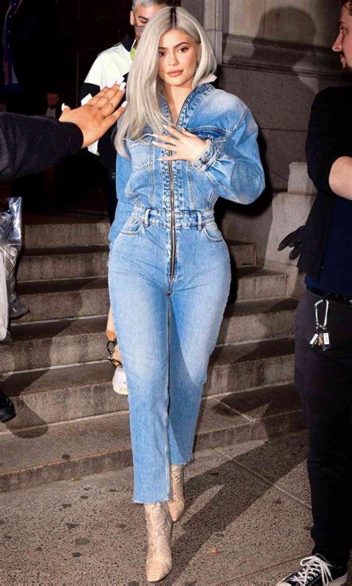 Kylie Jenner Looks ~Sassy and Chic~ While Rocking Shoulder-Length Hair