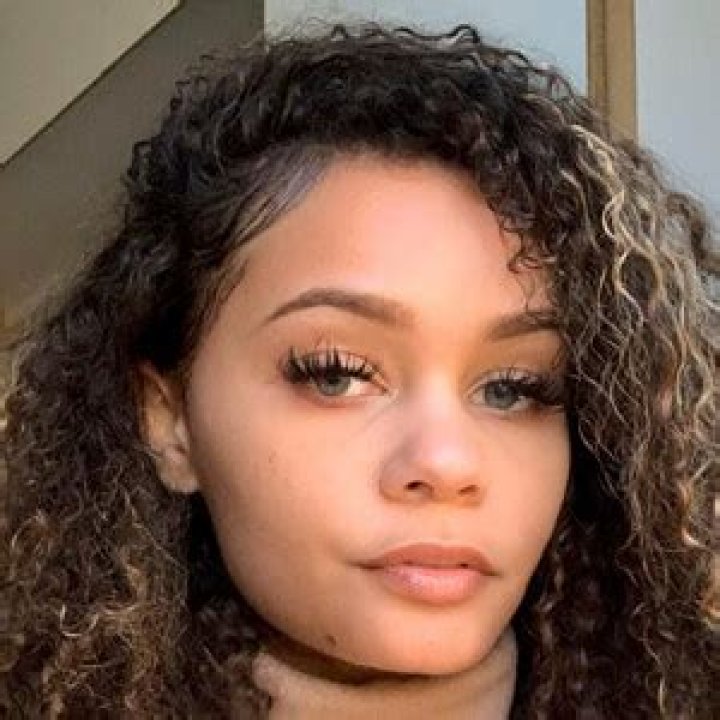 Lynette Adkins (YouTube Star) - Age, Birthday, Bio, Facts, Family, Net Worth, Height & More