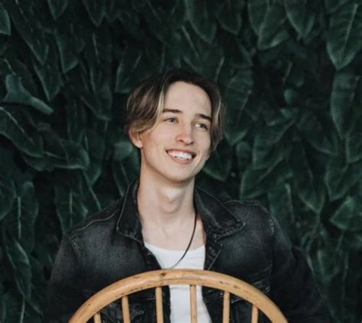 Maverick Baker (Pop Singer) - Age, Birthday, Bio, Facts, Family, Net Worth, Height & More