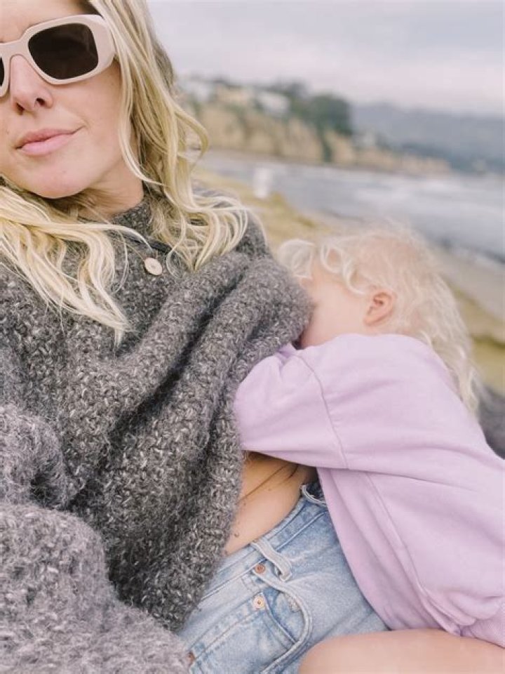 Sarah Wright Olsen Wants to Normalize Breastfeeding — See the Photo!