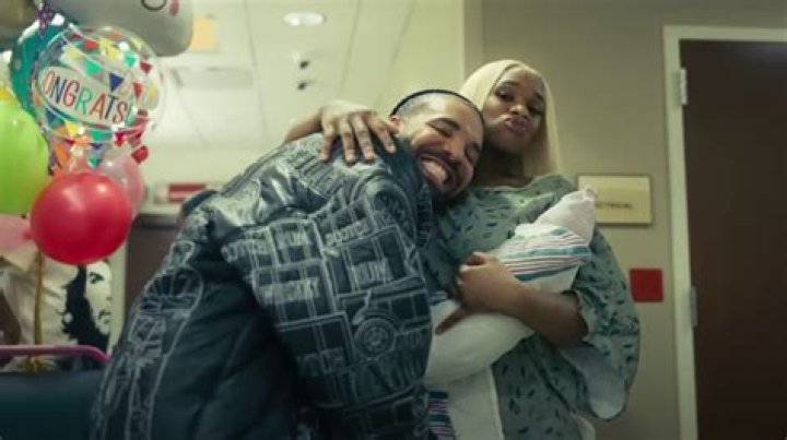 Sexyy Red & Her Baby Daddy Share New Maternity Photos, Dark Hair Has Her Feeling Emo