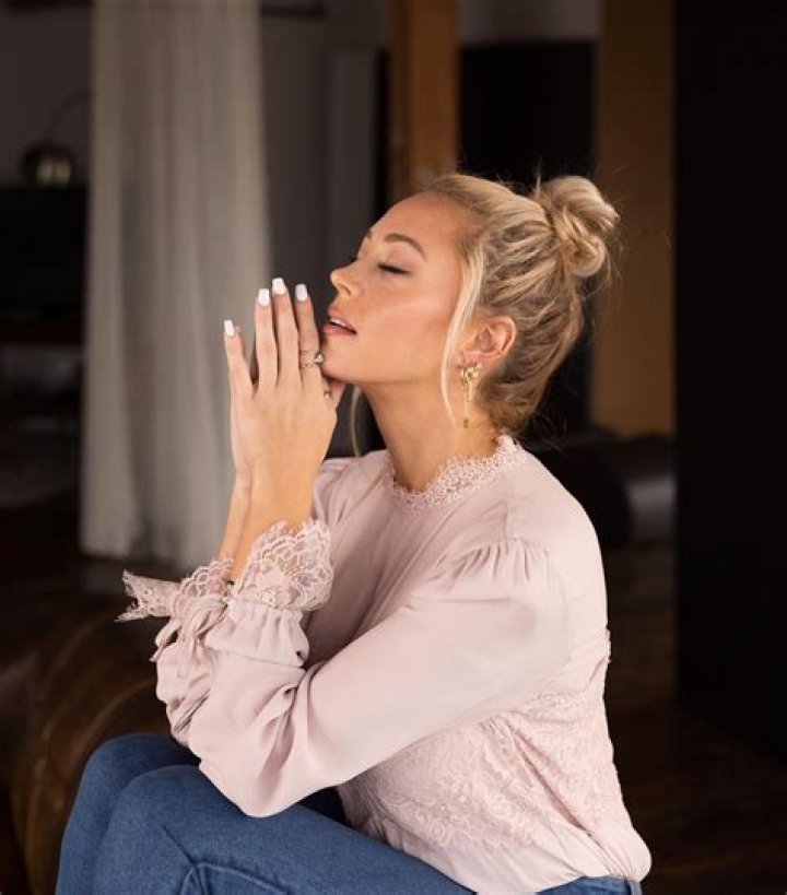Shelby James Leger (Model) - Age, Birthday, Bio, Facts, Family, Net Worth, Height & More