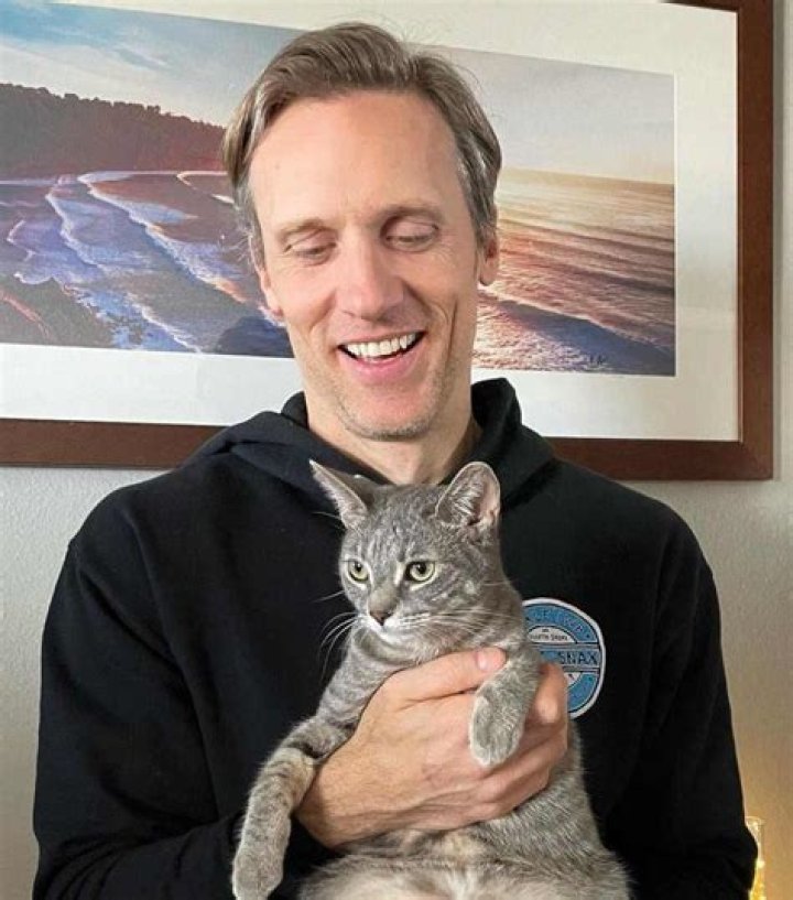 Teddy Sears (TV Actor) - Age, Birthday, Bio, Facts, Family, Net Worth, Height & More
