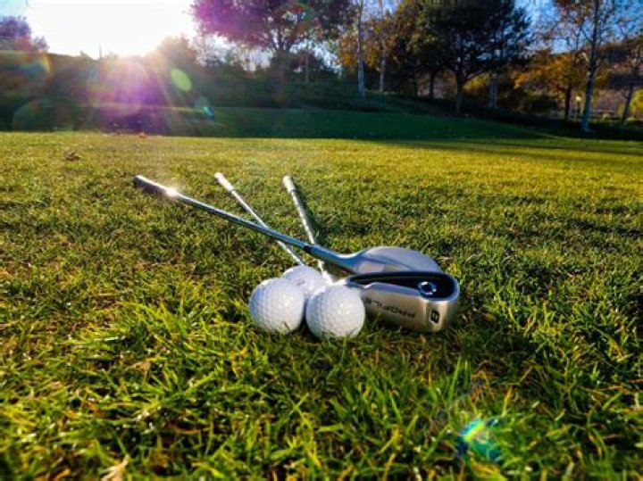 What is the Difference Between Ladies and Mens Golf Clubs