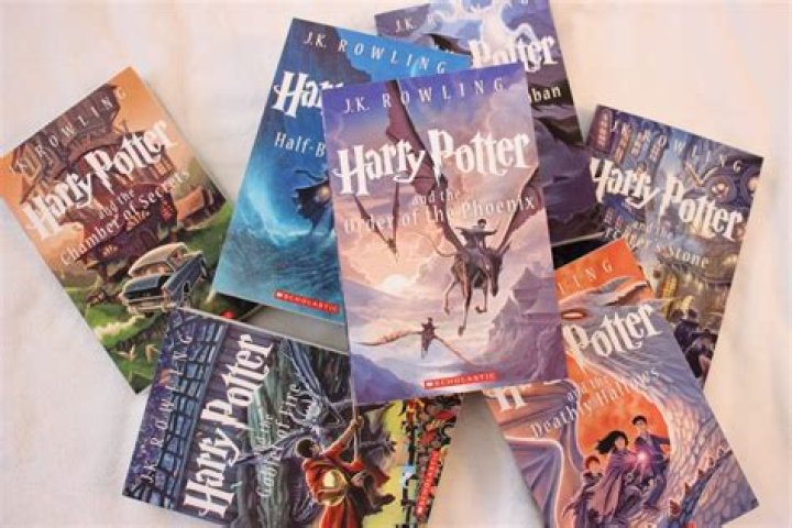 What is the longest Harry Potter book and how many pages?