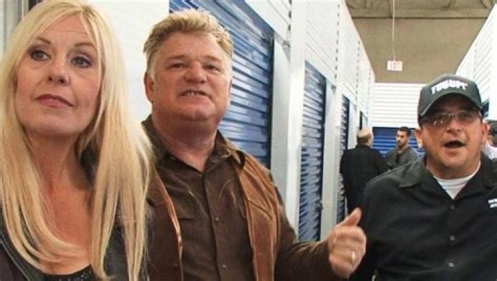 Who is the richest cast member on Storage Wars?