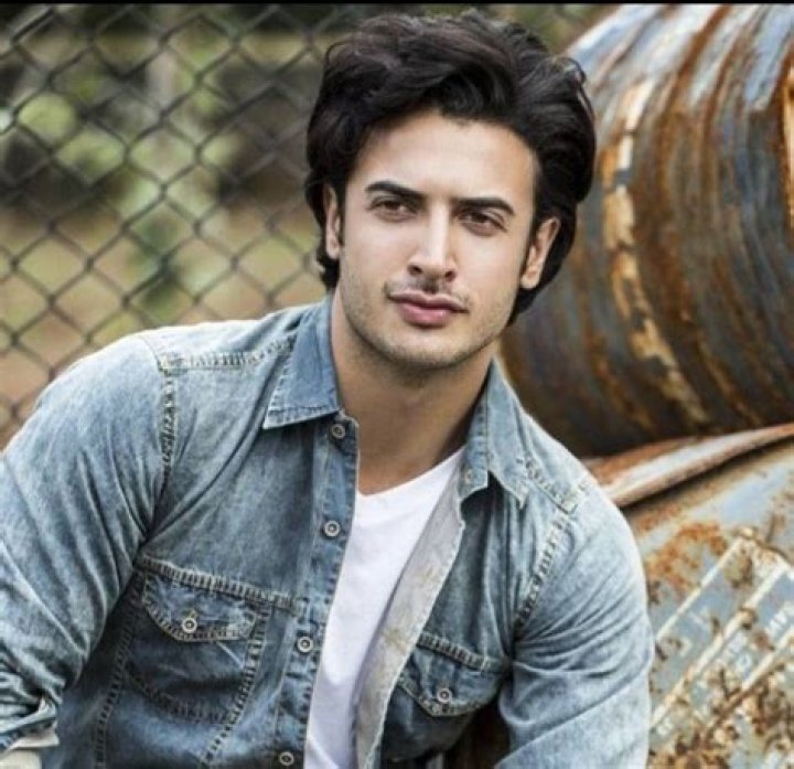 Zain Bhikha Biography, Age, Height, Net Worth, Family